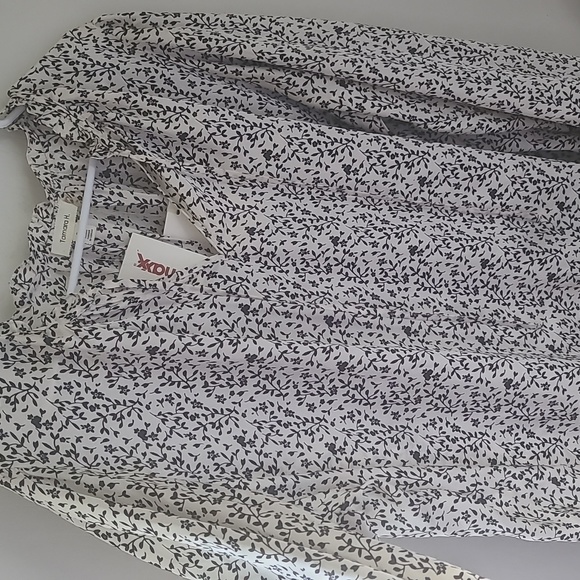 Blouse - Picture 2 of 4